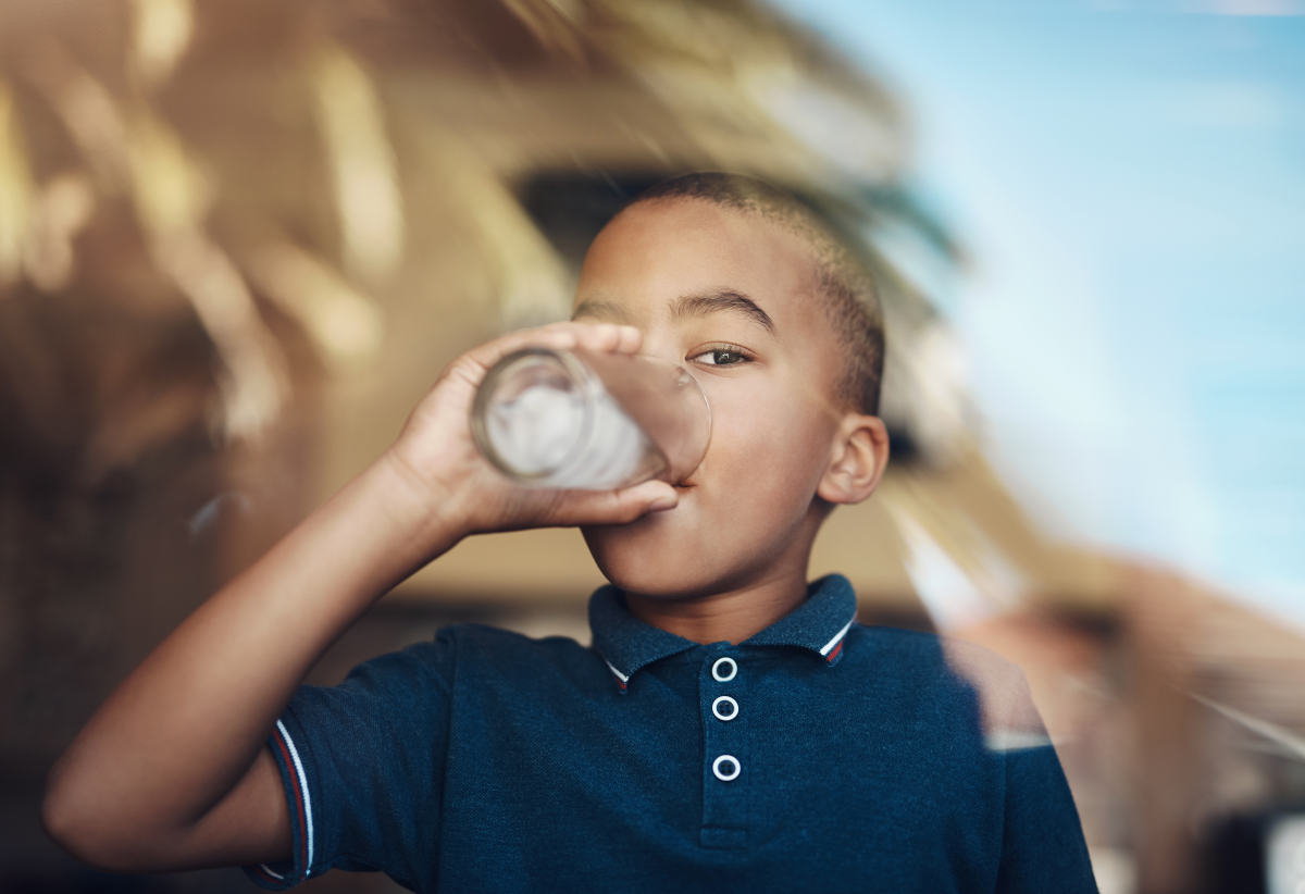 Dicas para fazer seu filho beber mais água
